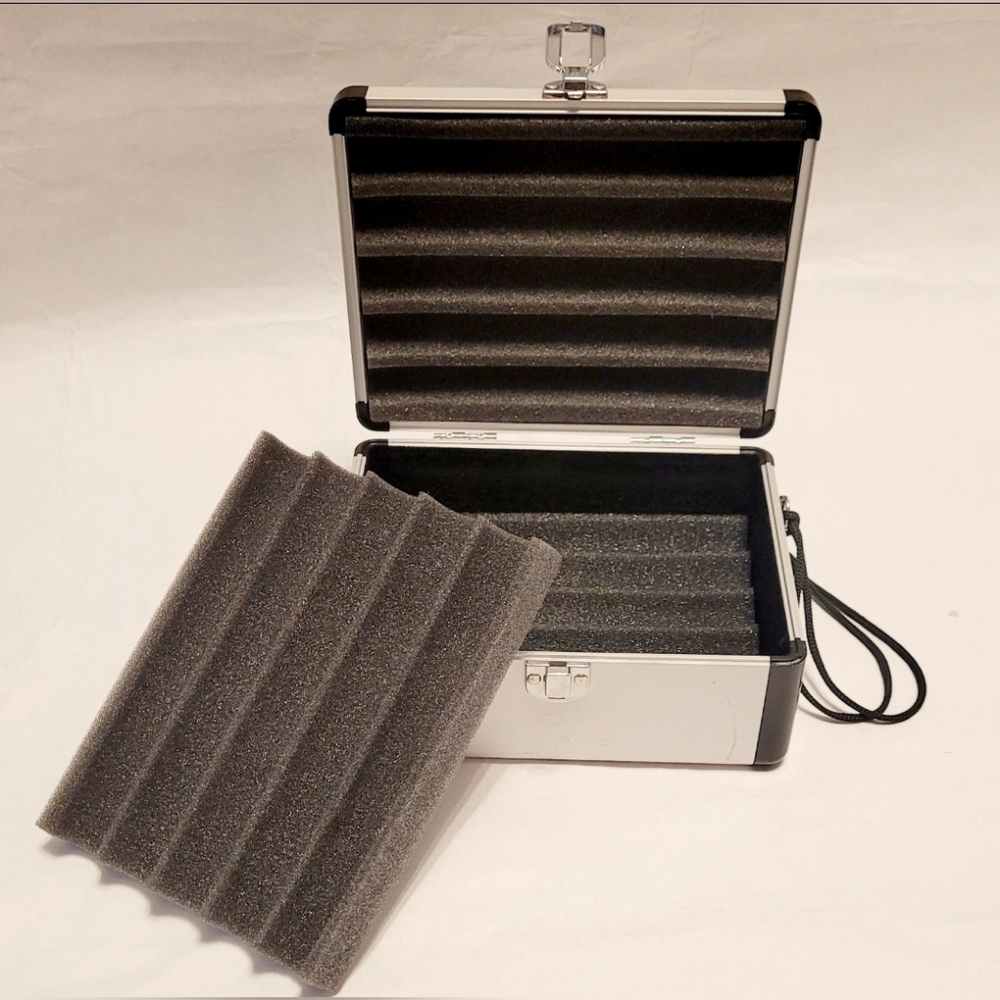 Thompson Aluminum Cigar Carrying Case - Picture 5 of 7